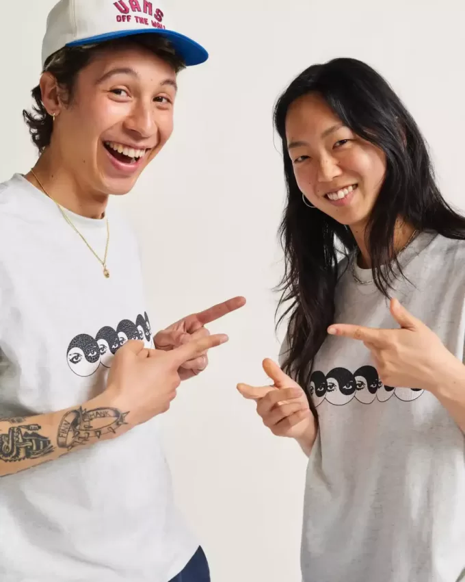Maglietta con occhi Yin Yang sullo skate