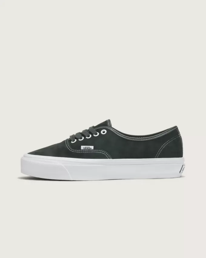 Scarpa in pelle scamosciata autentica di prima qualità Scarpa in pelle scamosciata autentica di prima qualità